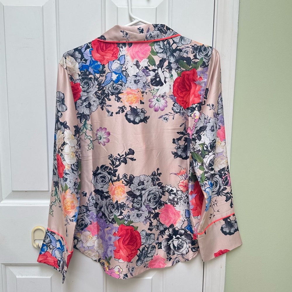 Victoria’s Secret Floral Satin Pajama Top / SIZE SMALL - Picture 2 of 4